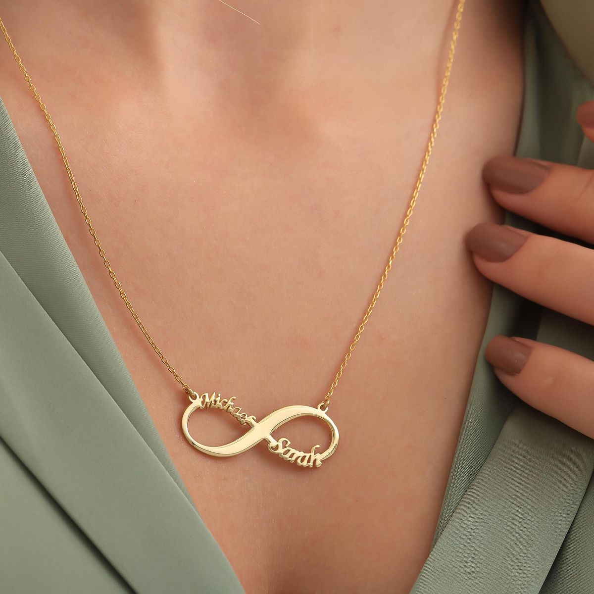 Personalized Infinity Name Necklace: Custom Engraved Pendant